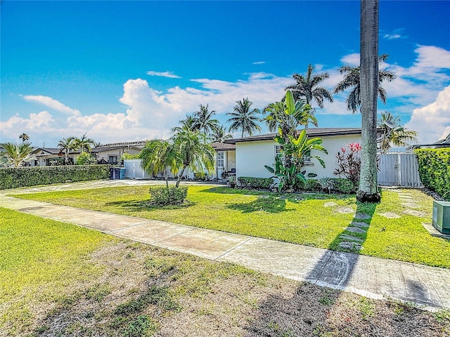 17931 NW 85th Ave, Hialeah, FL 33015 - view of front of home featuring stucco siding and driveway