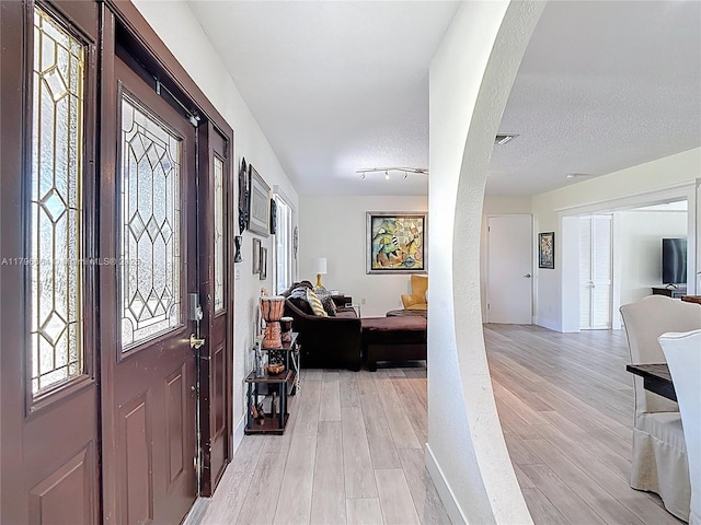 17931 NW 85th Ave, Hialeah, FL 33015 - entryway featuring light wood-style flooring and baseboards