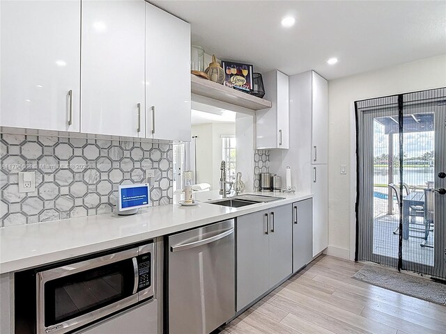 17931 NW 85th Ave, Hialeah, FL 33015 - kitchen featuring appliances with stainless steel finishes, backsplash, light countertops, light wood-style flooring, and recessed lighting