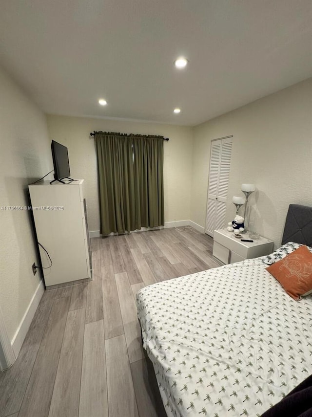 17931 NW 85th Ave, Hialeah, FL 33015 - bedroom featuring light wood finished floors and recessed lighting