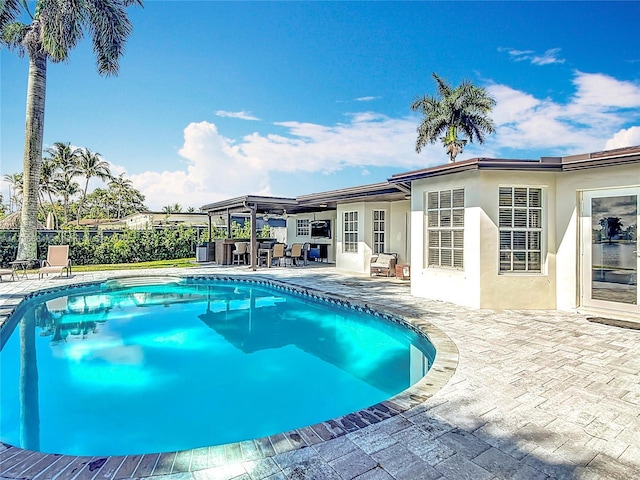 17931 NW 85th Ave, Hialeah, FL 33015 - view of swimming pool featuring a patio area