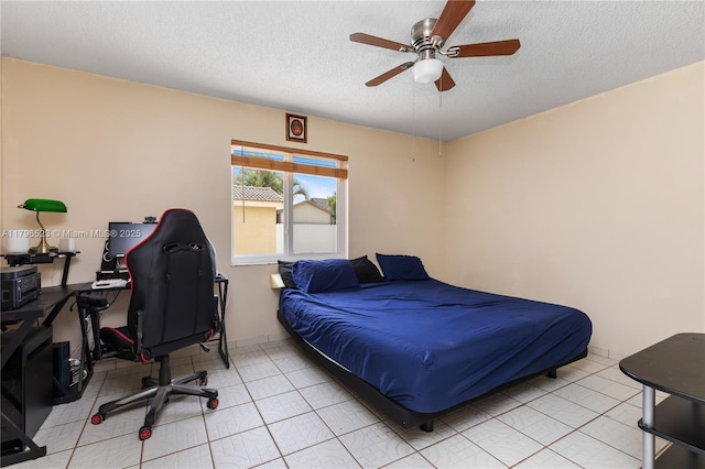 bedroom featuring a ceiling fan and a textured ceiling