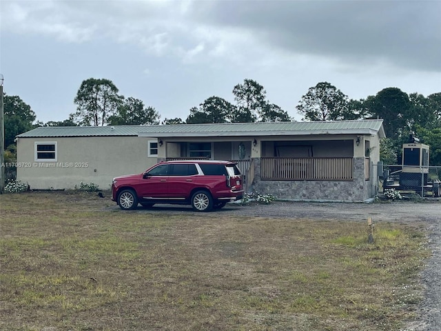 493 Camino Real Blvd, Clewiston, FL 33440 - manufactured / mobile home with stucco siding, metal roof, and a front yard