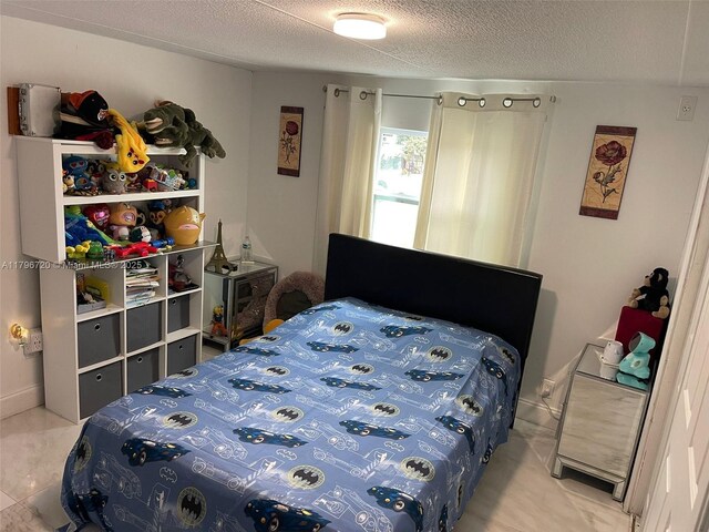 493 Camino Real Blvd, Clewiston, FL 33440 - bedroom with a textured ceiling