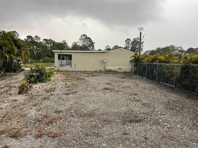 493 Camino Real Blvd, Clewiston, FL 33440 - back of property with fence