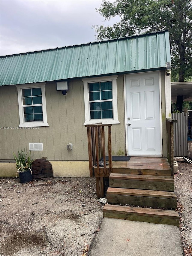 493 Camino Real Blvd, Clewiston, FL 33440 - view of front of house with metal roof