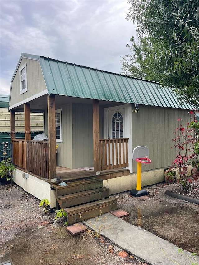 493 Camino Real Blvd, Clewiston, FL 33440 - view of front of house featuring metal roof and a porch