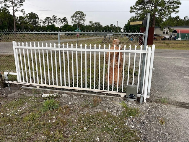493 Camino Real Blvd, Clewiston, FL 33440 - view of gate with fence