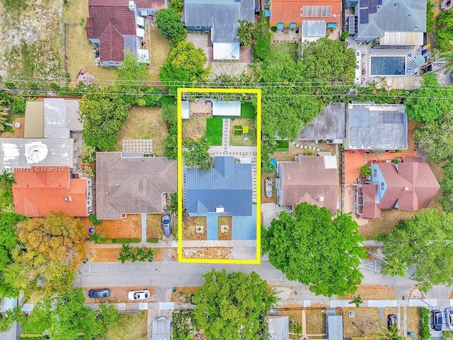 birds eye view of property featuring a residential view