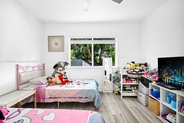bedroom featuring wood finished floors and a ceiling fan