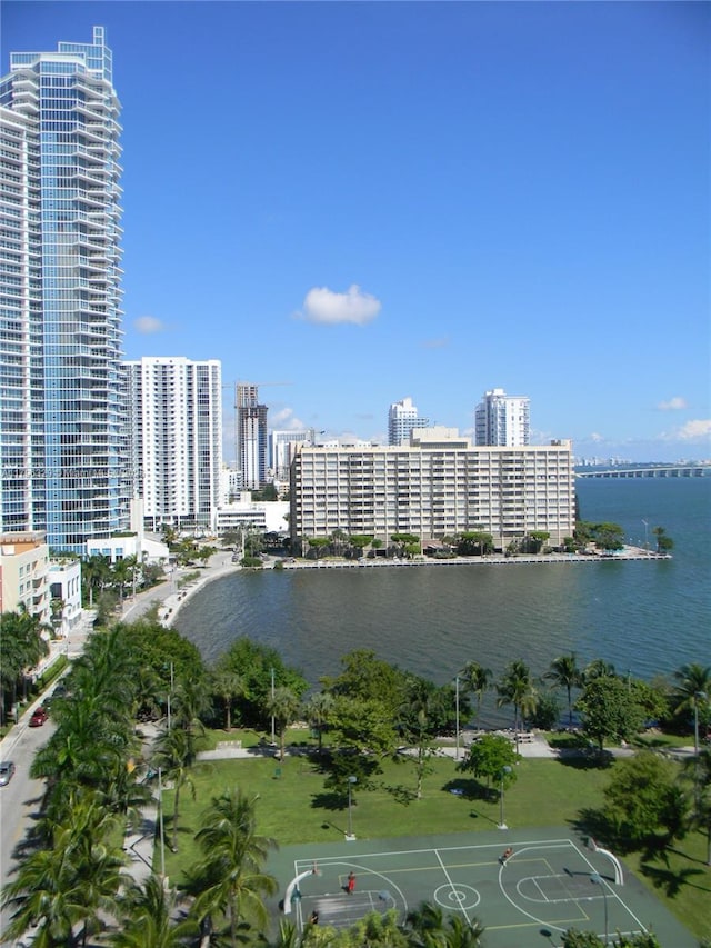 view of water feature featuring a city view