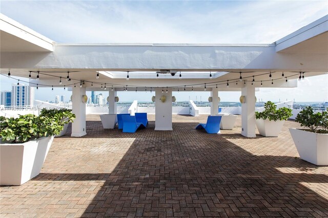 11 Island Ave Unit 407, Miami Beach, FL 33139 - workout area featuring crown molding, visible vents, ceiling fan, and recessed lighting