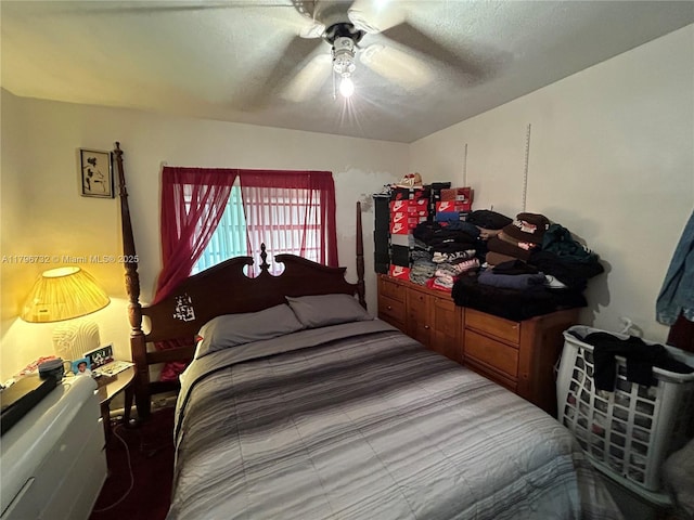 bedroom featuring a ceiling fan