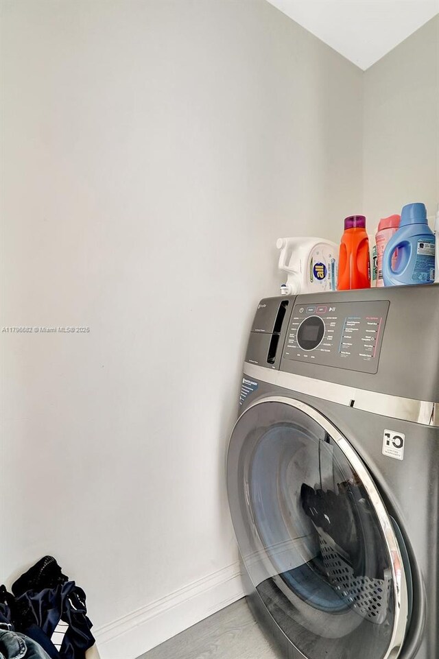 1301 NE 191st St Unit F417, Miami, FL 33179 - laundry area with baseboards, washer / clothes dryer, and laundry area