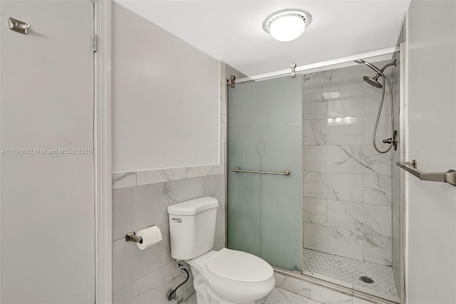 1301 NE 191st St Unit F417, Miami, FL 33179 - bathroom featuring tile walls, toilet, marble finish floor, and a stall shower