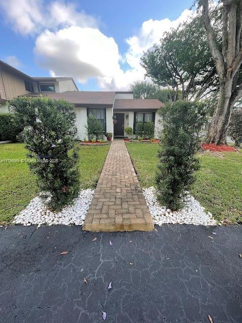 12815 SW 71st Ln, Miami, FL 33183 - ranch-style house with a front yard