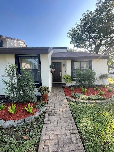 view of front of property featuring stucco siding