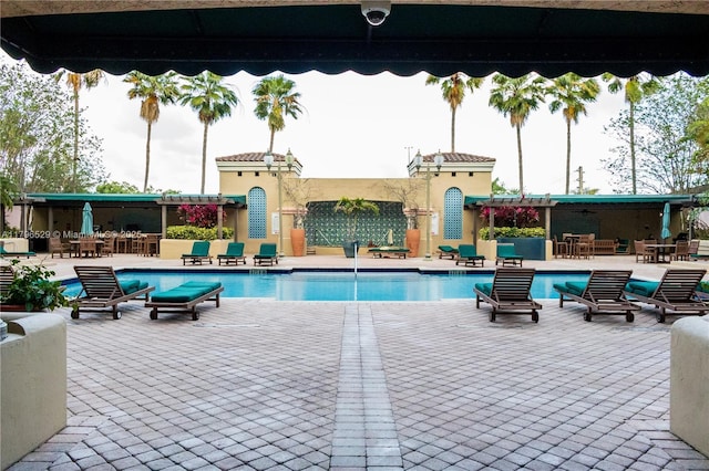 520 SE 5th Ave Unit 3302, Fort Lauderdale, FL 33301 - community pool featuring a patio area and outdoor dining space