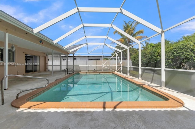 5101 N 37th St, Hollywood, FL 33021 - view of swimming pool featuring a patio area, a lanai, fence, and a fenced in pool