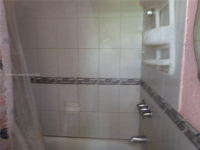 bathroom with shower / tub combo with curtain