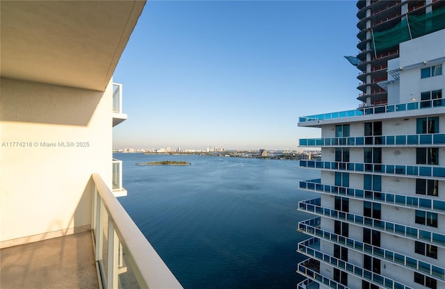 water view featuring a city view