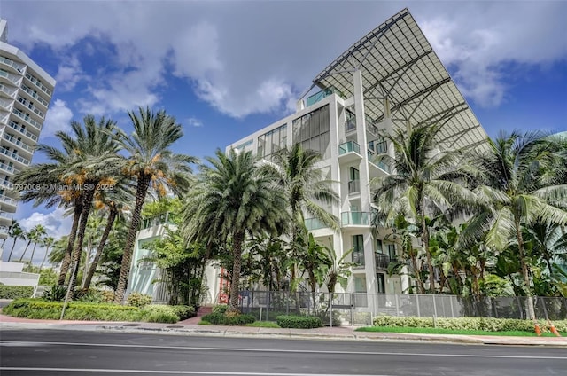 6000 Collins Ave Unit 304, Miami Beach, FL 33140 - view of property with fence
