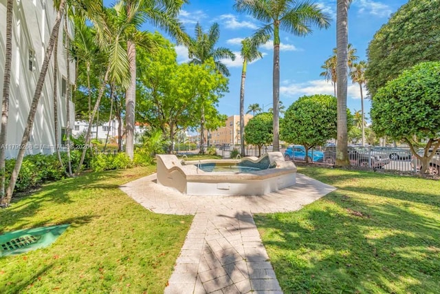 1300 Pennsylvania Ave Unit 104, Miami Beach, FL 33139 - view of home's community with fence and a lawn