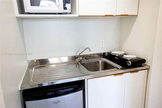 700 Biltmore Way Unit 1016, Coral Gables, FL 33134 - kitchen featuring stainless steel counters, white microwave, a sink, and dishwasher