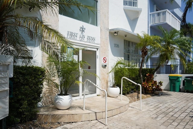 1526 Pennsylvania Ave Unit 20, Miami Beach, FL 33139 - entrance to property with a balcony and stucco siding