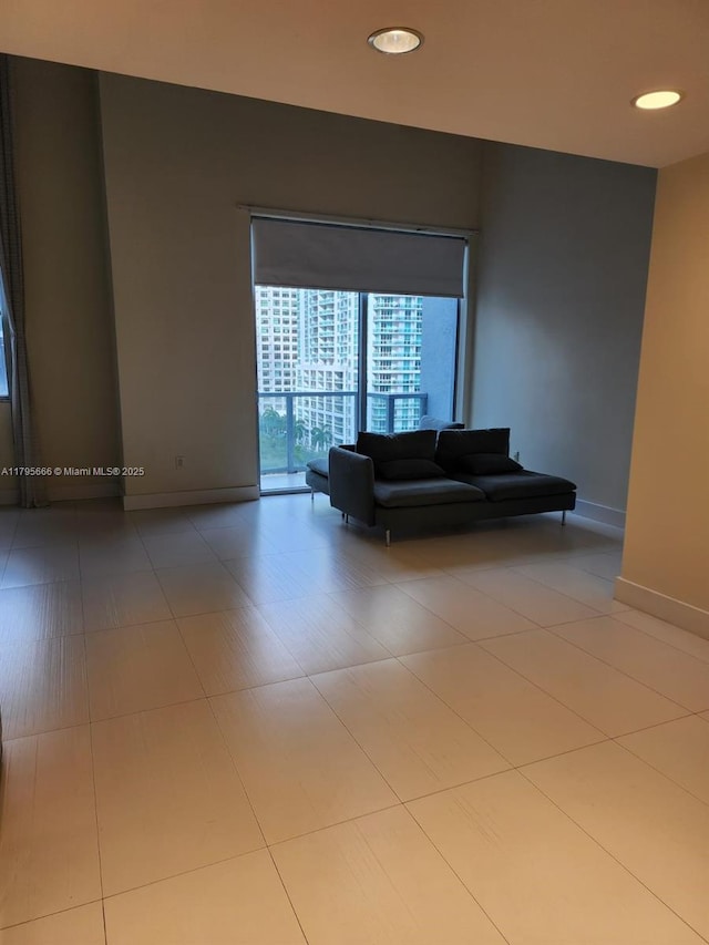 living area featuring baseboards and recessed lighting