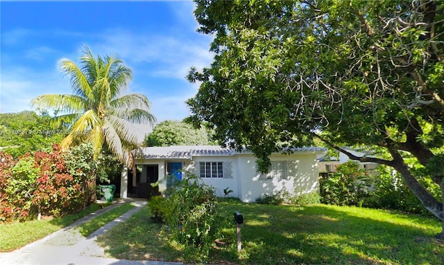 view of front of property featuring a front yard and stucco siding