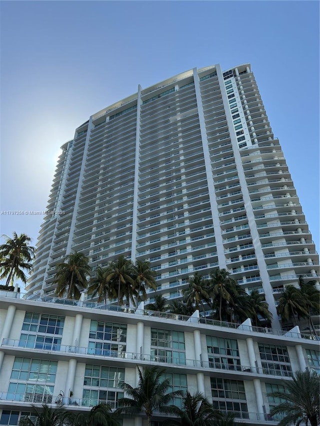 view of apartment building / complex
