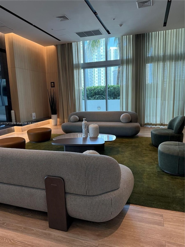 common area featuring a wall of windows
