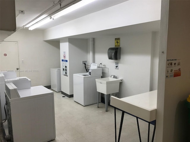 100 Lincoln Rd Unit 1209, Miami Beach, FL 33139 - common laundry area with independent washer and dryer, light floors, and a sink