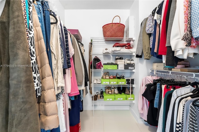 walk in closet featuring tile patterned floors