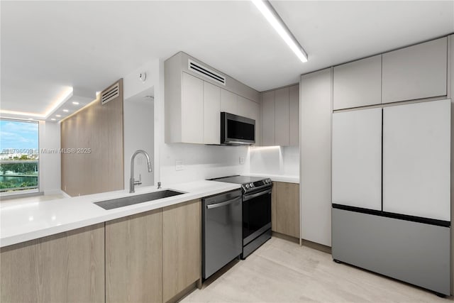 100 Bayview Dr Unit 604, Sunny Isles Beach, FL 33160 - photo 2