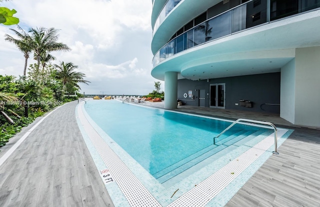 488 NE 18th St Unit 208, Miami, FL 33132 - view of community pool