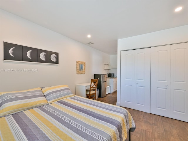 104 N 31st Ct, Hollywood, FL 33021 - bedroom featuring freestanding refrigerator, visible vents, recessed lighting, and wood finished floors
