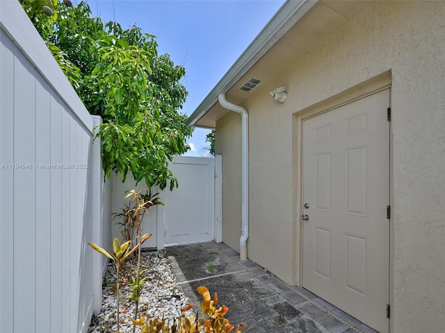 104 N 31st Ct, Hollywood, FL 33021 - view of side of home with stucco siding and fence