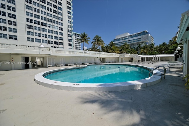 2899 Collins Ave Unit 1738, Miami Beach, FL 33140 - community pool with a patio area