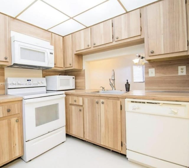 20850 San Simeon Way Unit 408-5, Miami, FL 33179 - kitchen featuring light countertops, light brown cabinetry, a sink, and white appliances