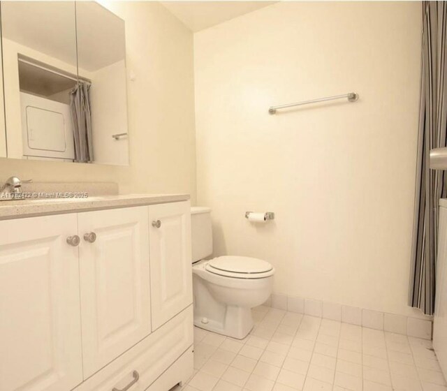 20850 San Simeon Way Unit 408-5, Miami, FL 33179 - full bath with toilet, baseboards, tile patterned floors, and vanity