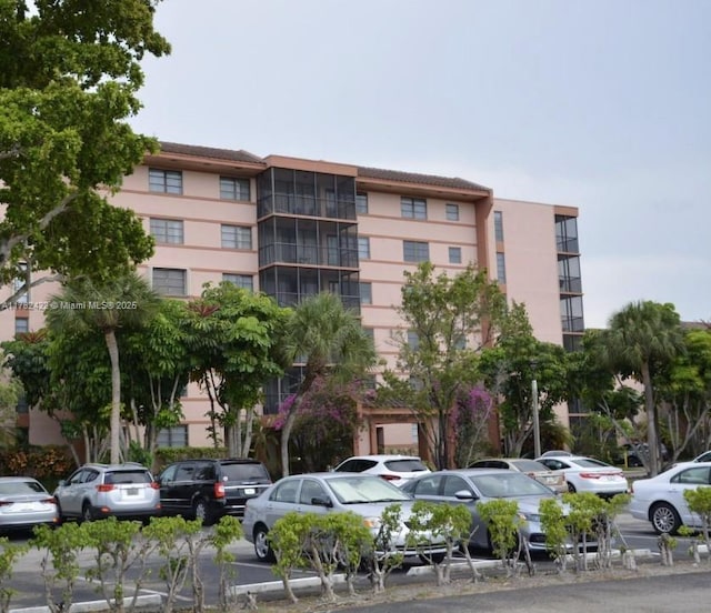 20850 San Simeon Way Unit 408-5, Miami, FL 33179 - view of building exterior with uncovered parking