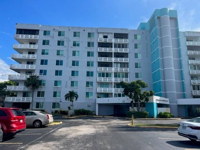919 Hillcrest Dr Unit 611, Hollywood, FL 33021 - view of apartment building / complex featuring uncovered parking