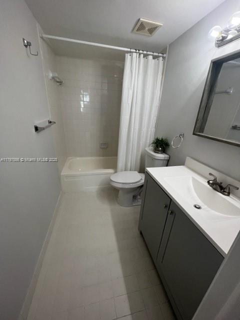 bathroom featuring shower / tub combo with curtain, vanity, toilet, and visible vents