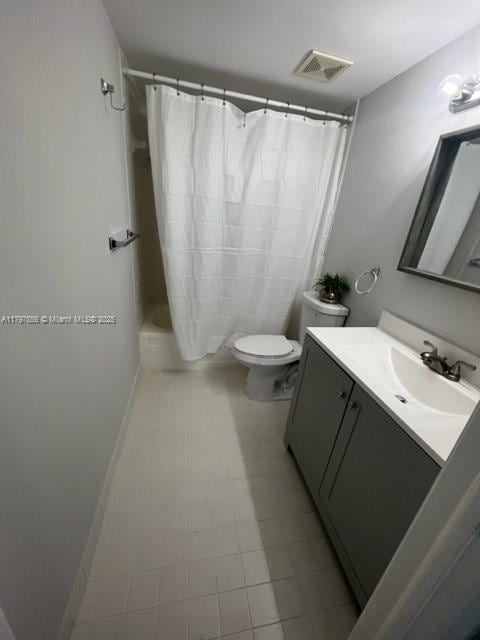 bathroom featuring shower / bath combo with shower curtain, toilet, visible vents, and vanity
