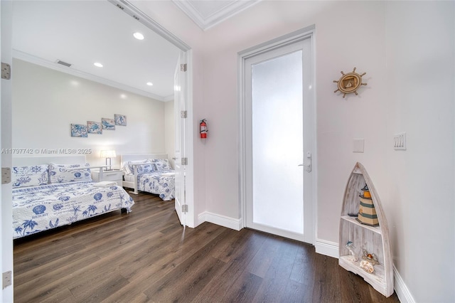 207 SW 11th St, Dania Beach, FL 33004 - bedroom with visible vents, recessed lighting, dark wood finished floors, crown molding, and baseboards