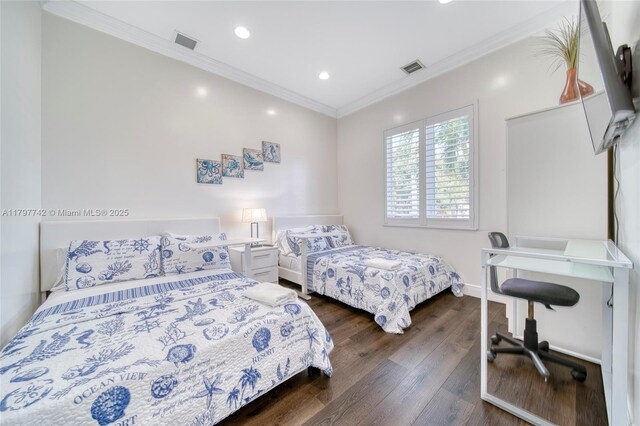 207 SW 11th St, Dania Beach, FL 33004 - bedroom with recessed lighting, baseboards, ornamental molding, visible vents, and dark wood-type flooring