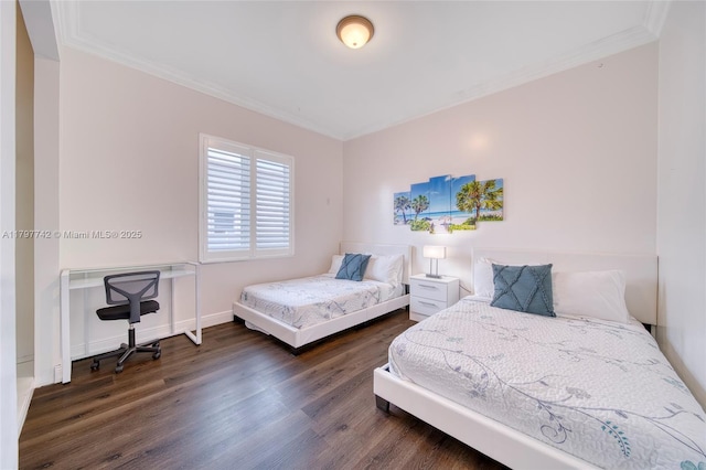207 SW 11th St, Dania Beach, FL 33004 - bedroom featuring wood finished floors, crown molding, and baseboards