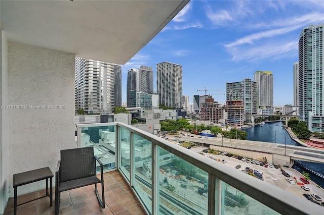 31 SE 5th St Unit 1505, Miami, FL 33131 - balcony featuring a water view and a view of city